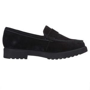 ❄️HOST PICK❄️ NWOT Clark’s Suede Penny Loafers